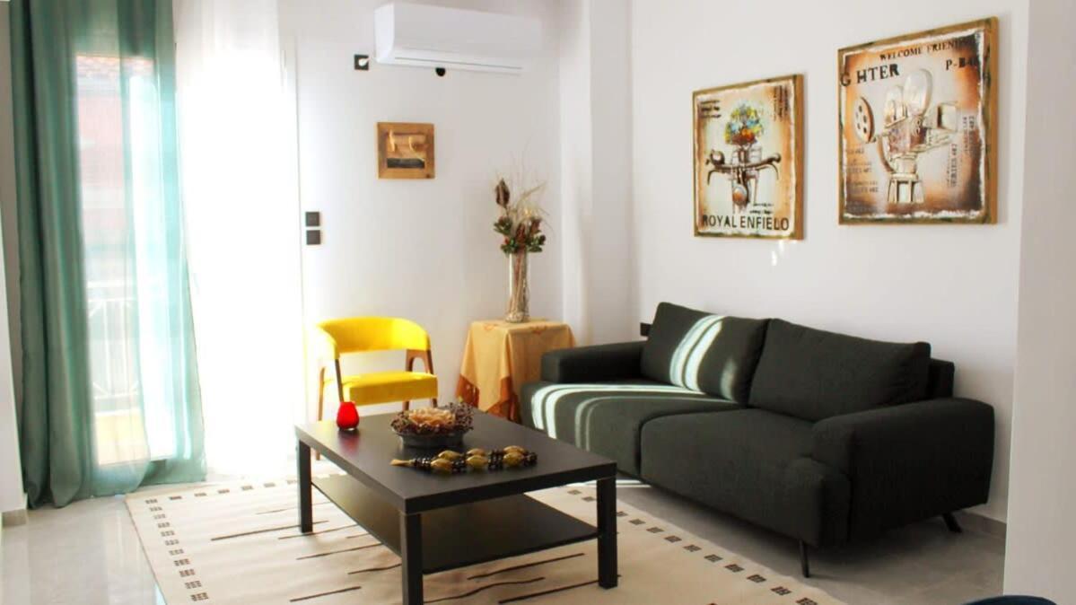 Patras Cozy Nest In The Vibrant City Center Exterior photo