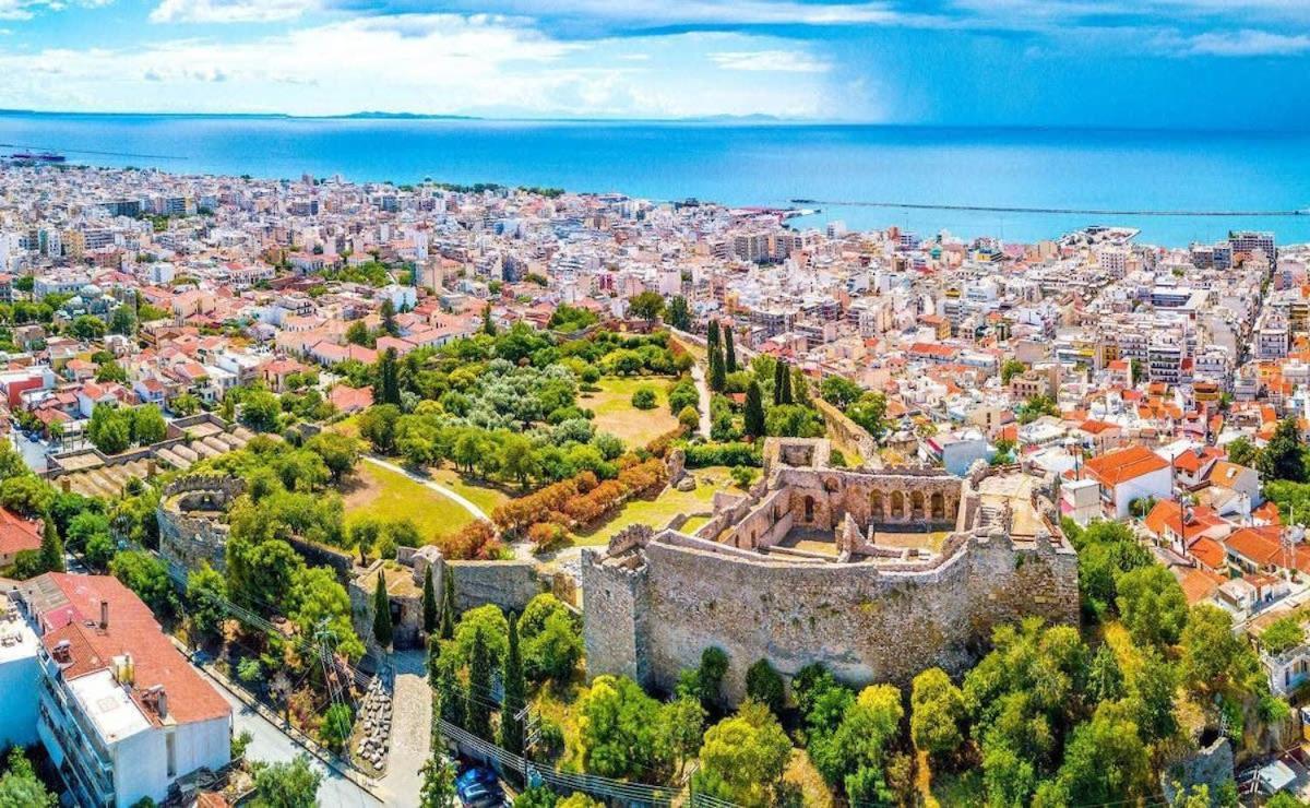 Patras Cozy Nest In The Vibrant City Center Exterior photo