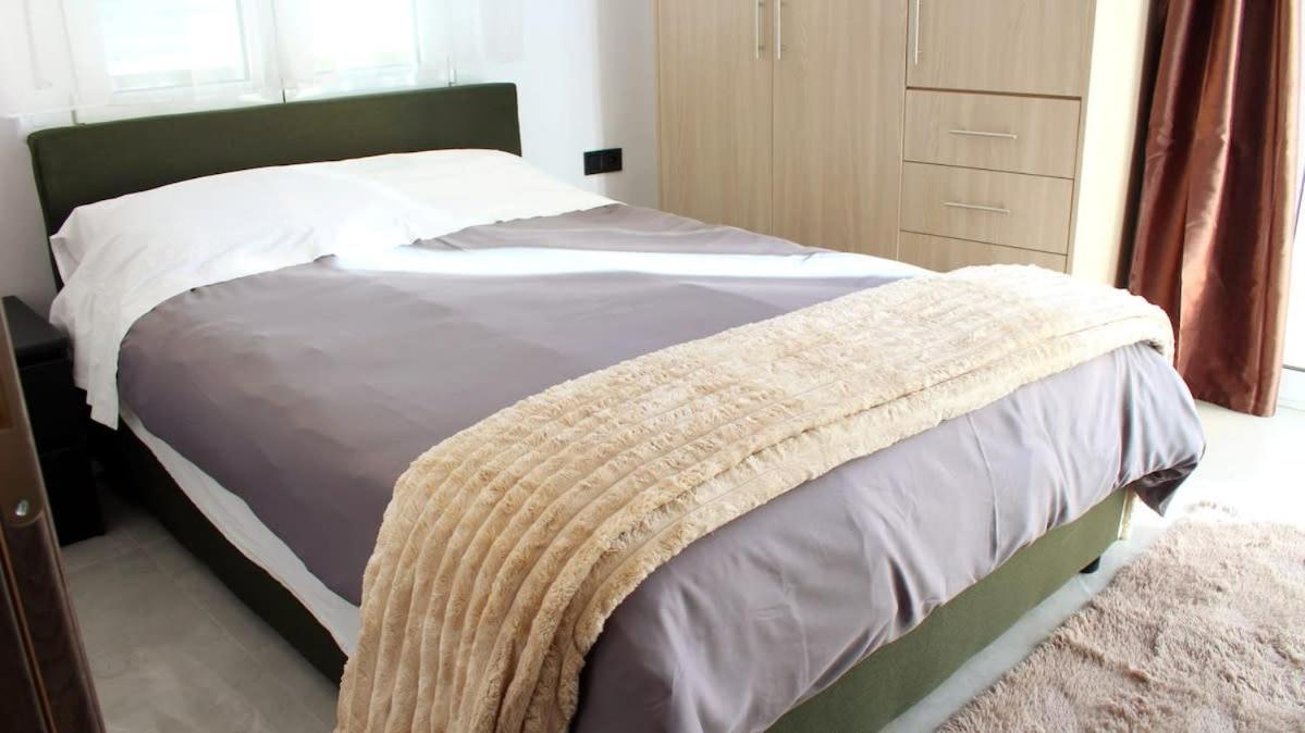 Patras Cozy Nest In The Vibrant City Center Exterior photo